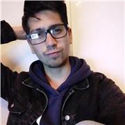 Profesor de biología dicta clases en todos los niveles educacionales